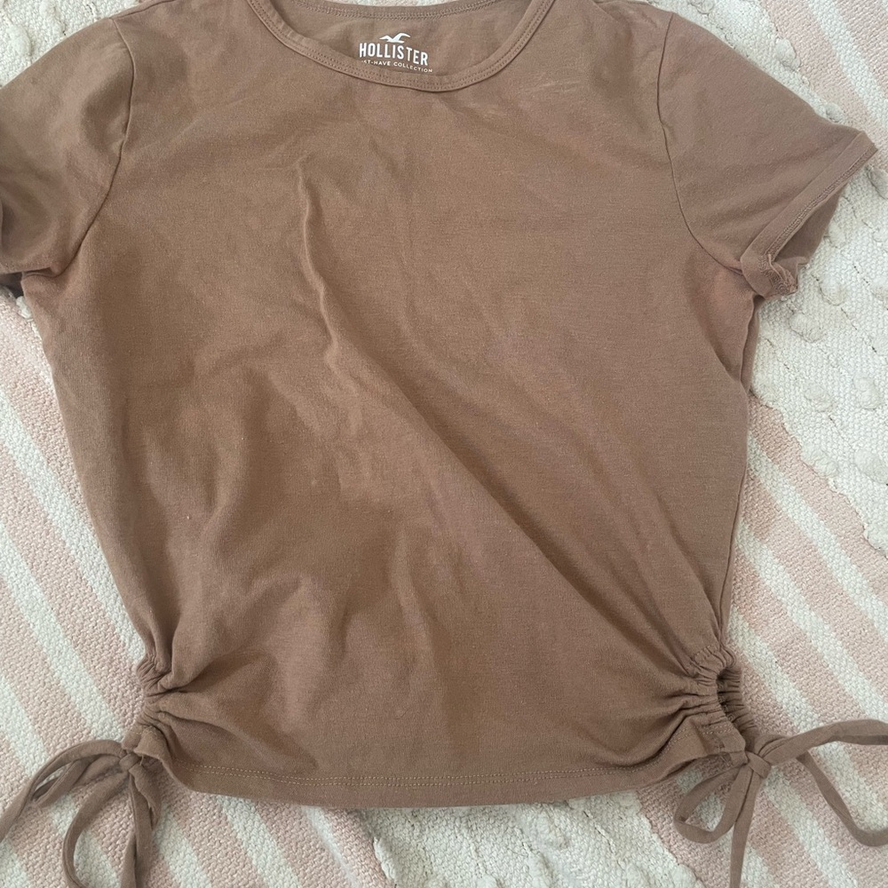 Hollister Women's Tan Tie-Side Tee